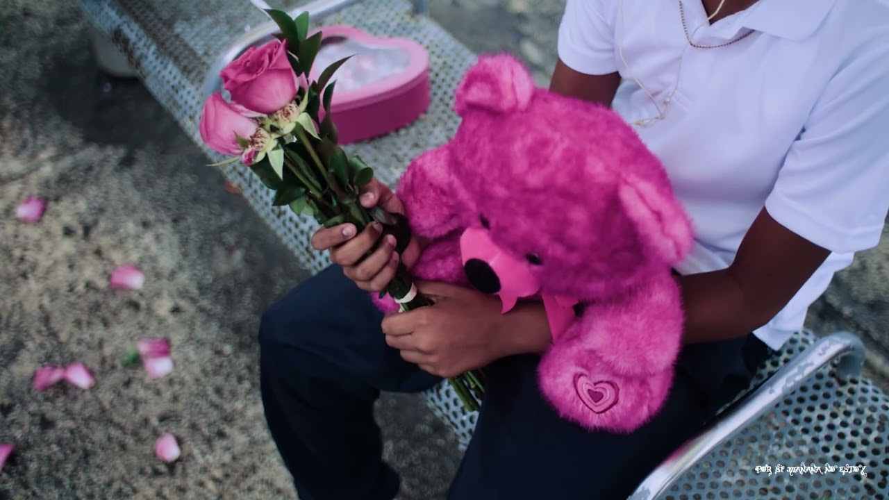 POR SI MAÑANA NO ESTOY Lyrics English Translation – Omar Courtz