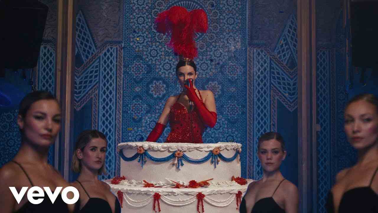 Voilà Lyrics English Translation – Elettra Lamborghini