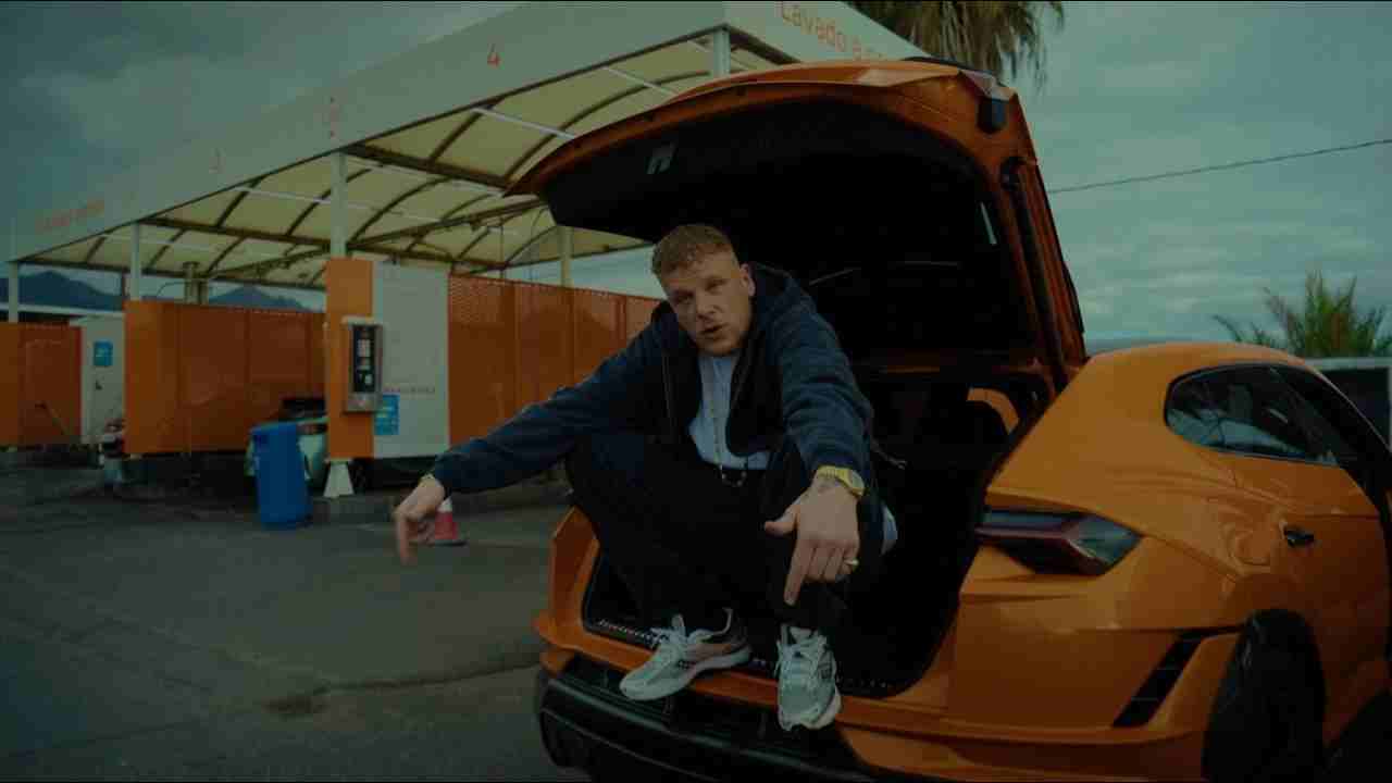 Vollmond Lyrics English Translation - Bonez MC | Johnny‘s Tape